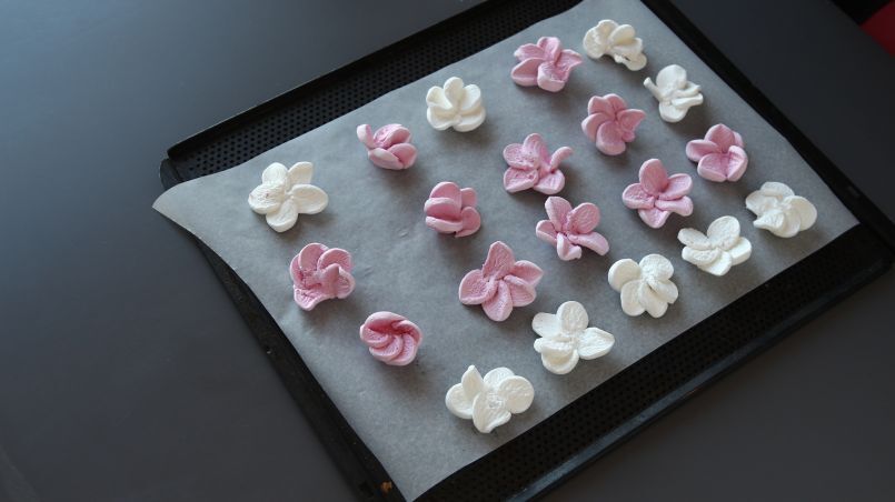 Tappa 3: Fissaggio fiori di marshmallow
