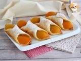 Ricetta Oranais - dolcetti di sfoglia con crema pasticcera e albicocche sciroppate