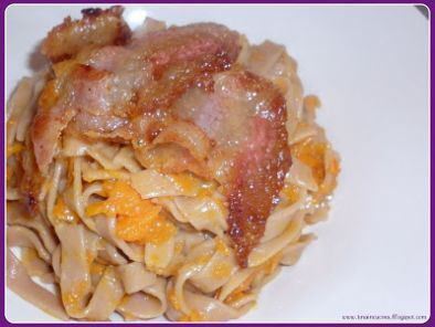 Ricetta Tagliatelle di castagne con zucca, porri e pancetta croccante