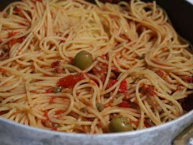 Ricetta Spaghetti di stromboli ai capperi