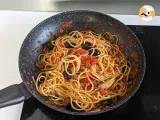 Tappa 5 - Spaghetti alla puttanesca, un primo piatto velocissimo e gustoso