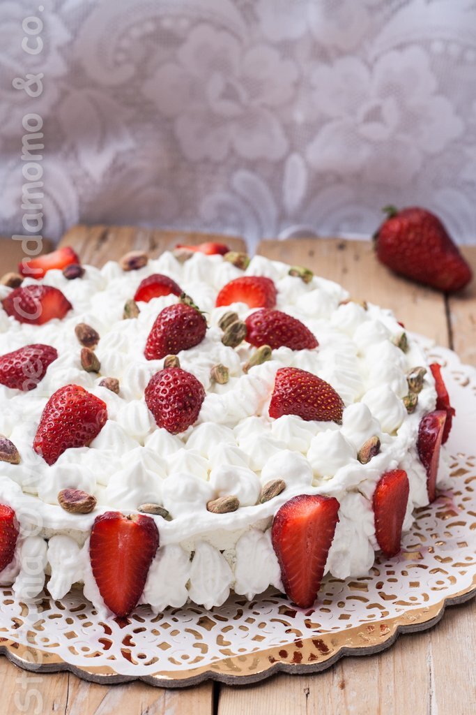 Torta mousse al pistacchio e fragole
