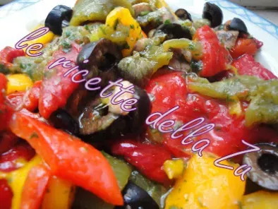 Antipasto di Peperoni con Capperi, Acciughe, Olive nere e Prezzemolo - foto 2