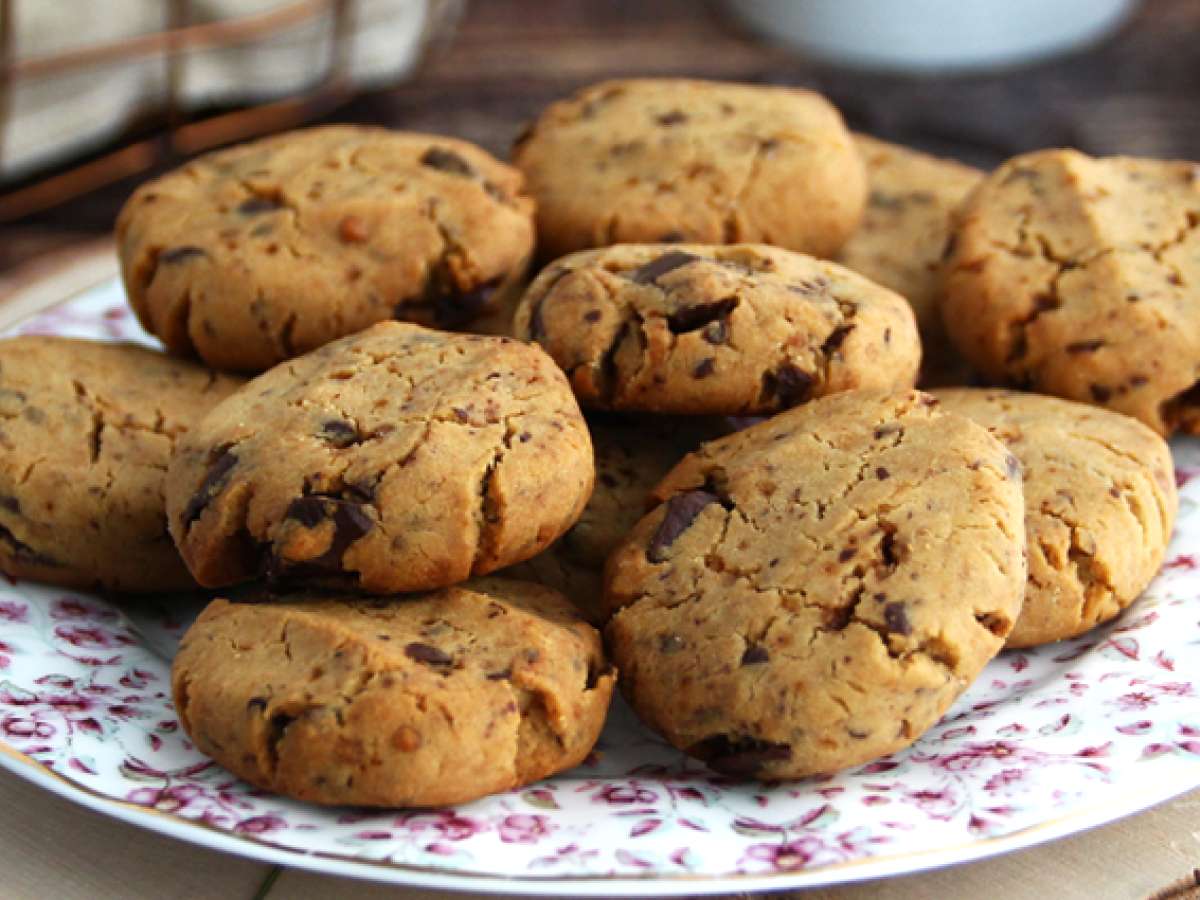 Biscotti con gocce di cioccolato ricetta vegana e senza glutine