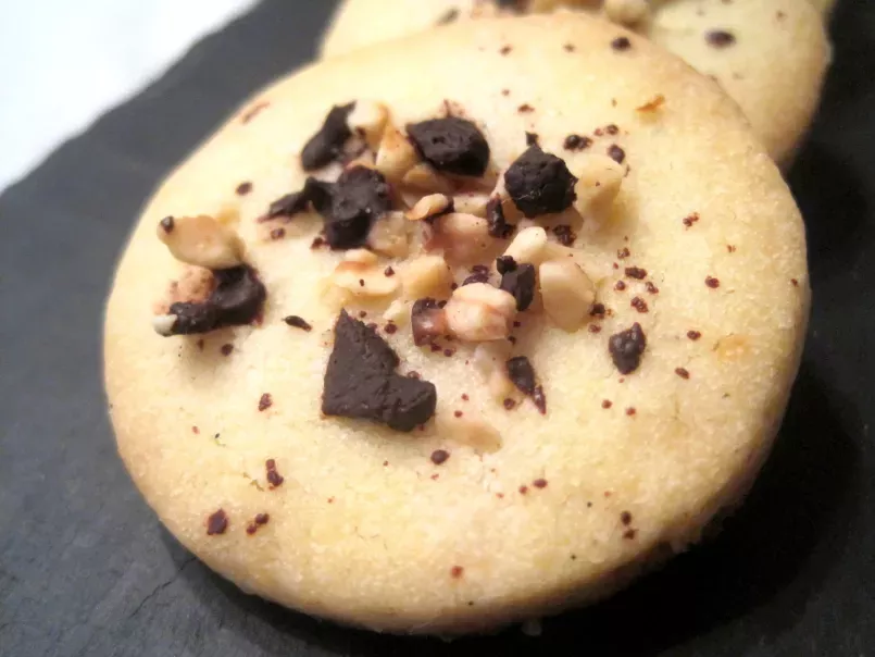 Biscotti senza glutine con gocce di cioccolato e nocciole - foto 2