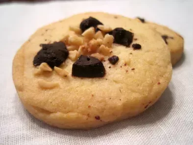 Biscotti senza glutine con gocce di cioccolato e nocciole - foto 3