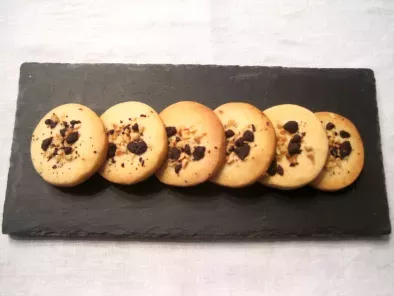 Biscotti senza glutine con gocce di cioccolato e nocciole - foto 4