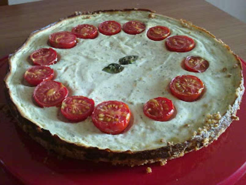 Cheesecake salata con ricotta di pecora, basilico e pomodorini