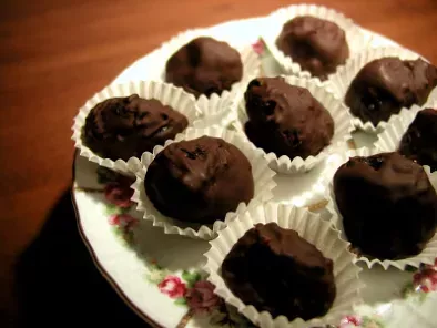Cioccolatini di prugne ricoperte alla nocciola - foto 2