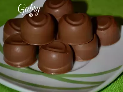 Cioccolatini gianduia con cuore di nocciola (fatti in casa)