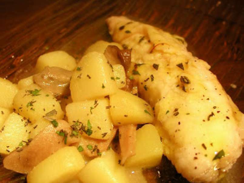 Coda di rospo con porcini e patate e salsa allo zafferanno