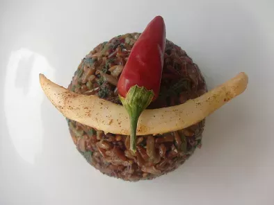 Cupola di riso rosso selvatico con cicorie selvatiche e nastri di seppie - foto 2