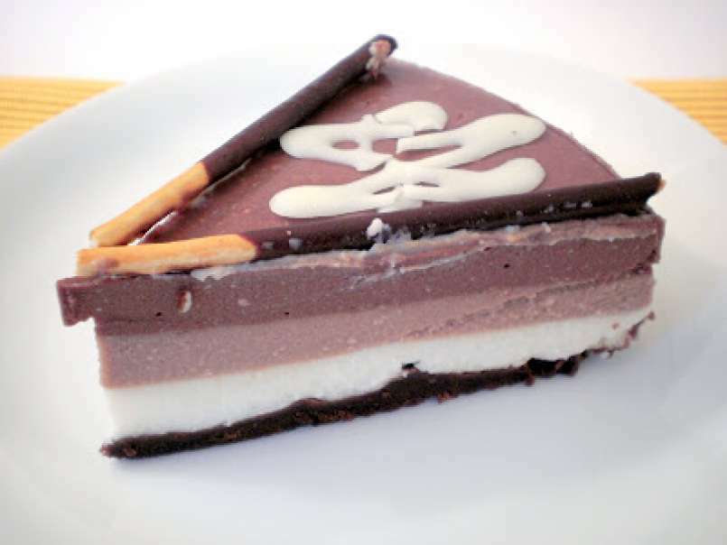 E dopo gli auguri la torta...cheesecake triplo cioccolato - foto 2