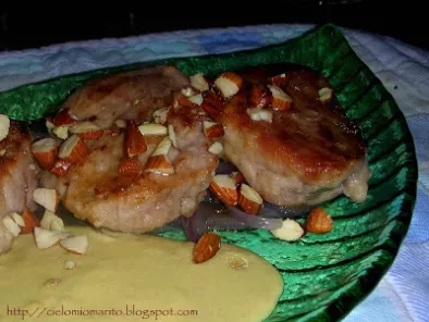 Filetto di maiale su letto di cipolle rosse e riduzione di senape... - foto 2