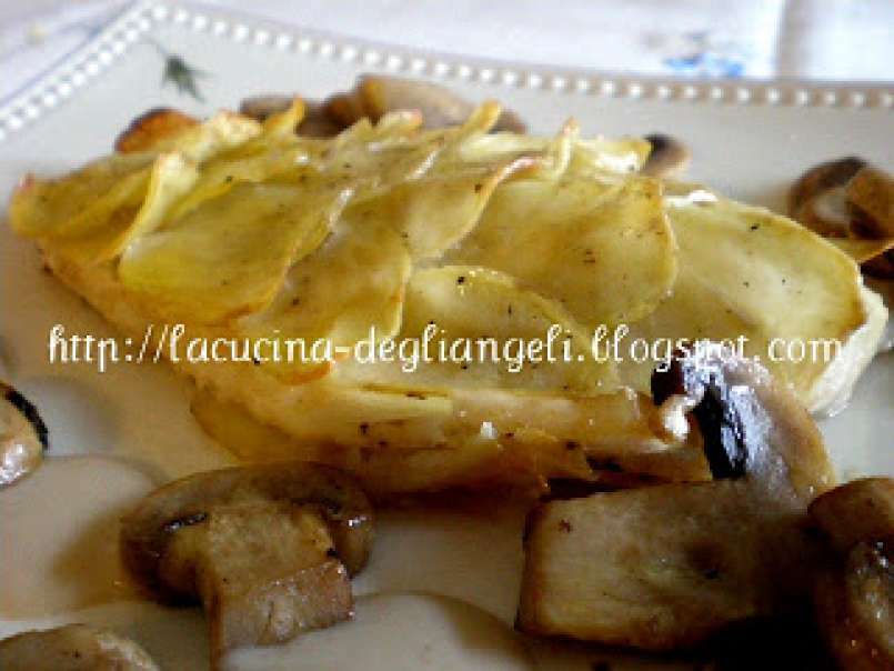 Filetto di persico in crosta di patate con salsa ai funghi champignon - foto 2