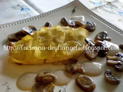 Filetto di persico in crosta di patate con salsa ai funghi champignon - foto 3