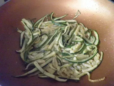 Finta carbonara di Pici con zucchine e mozzarella di bufala