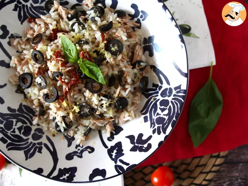 Insalata di riso mediterranea: tonno, olive, pomodori secchi e limone - foto 3