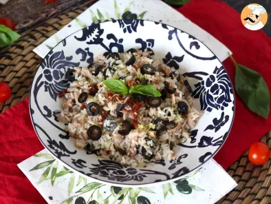 Insalata di riso mediterranea: tonno, olive, pomodori secchi e limone - foto 2