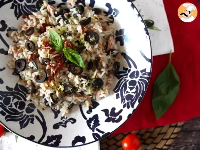 Insalata di riso mediterranea: tonno, olive, pomodori secchi e limone - foto 3