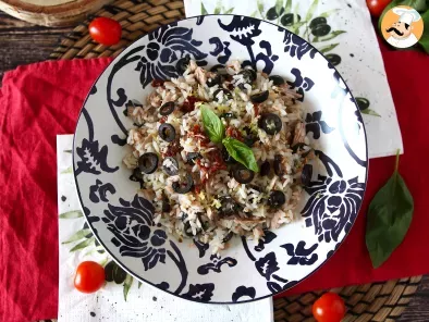 Insalata di riso mediterranea: tonno, olive, pomodori secchi e limone - foto 4