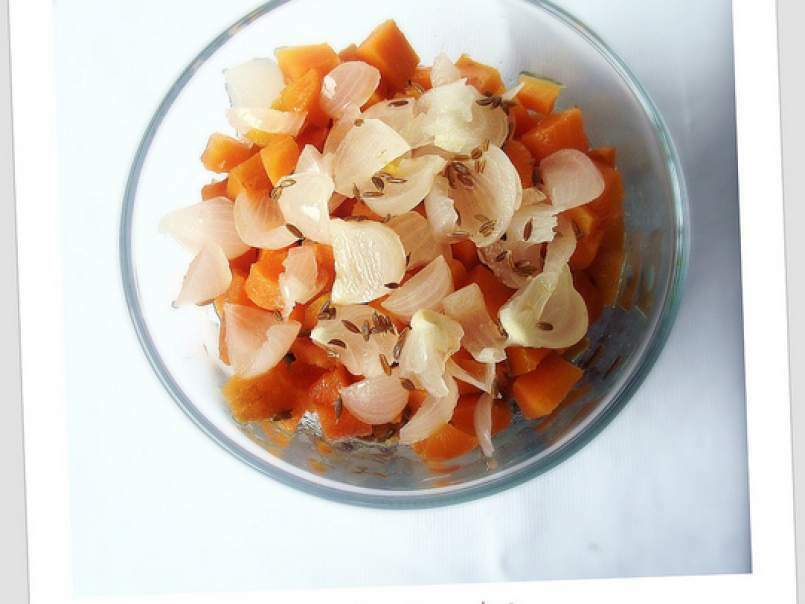 Insalatona di lenticchie, radicchio, carote, cipolline con condimento al cumino - foto 2