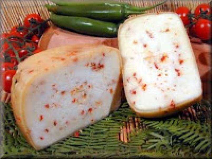 Involtini di Carne Impanata con ripieno di Formaggio al Peperoncino e Pomodori Secchi - foto 4