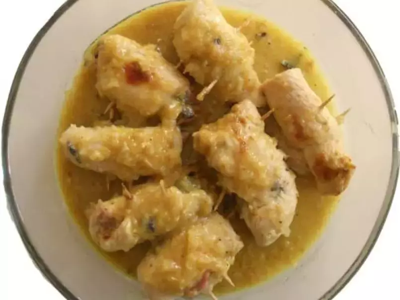 Involtini di pollo al curry aromatizzati alla salvia