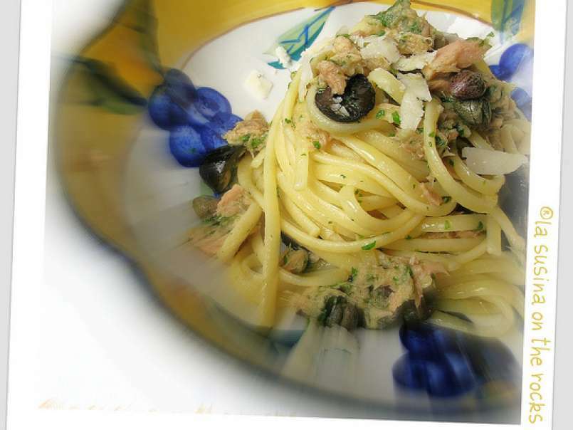 Linguine tonno, capperi, olive con scaglie di pecorino romano D.O.P. - foto 2