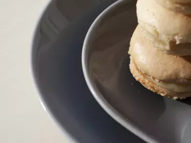 Macaron classici con crema al caramello salato - foto 5