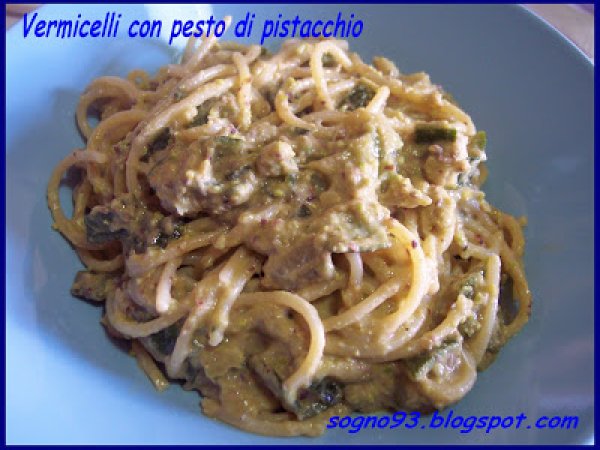 Vermicelli con zucchine e pesto di pistacchi di Bronte