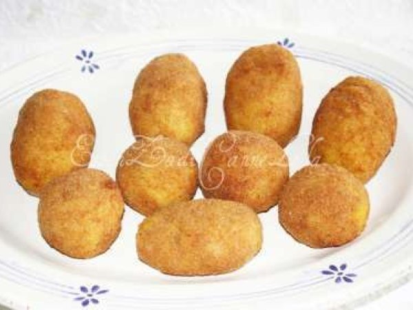 Arancine al burro, pistacchio e cioccolato.