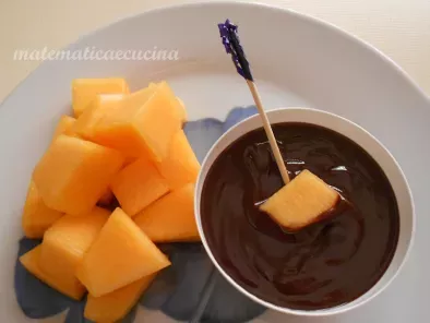 Melone Profumato al Maraschino con Salsa al Cioccolato