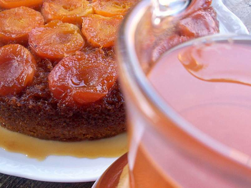 Merenda estiva: torta rovesciata di albicocche e tè freddo alla frutta e vaniglia - foto 4