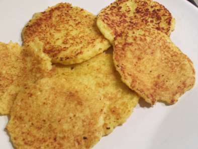 Millefoglie di pancake di patate con crema di spinaci, pomodori secchi e scamorza filante - foto 6