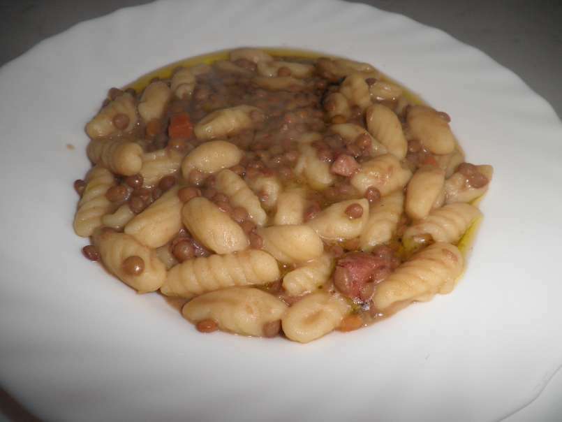 Minestra di lenticchie con Malloreddus e pancetta