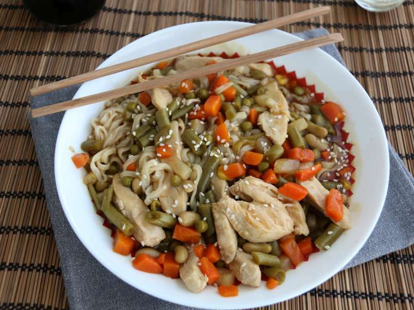 Noodles con pollo e verdure (express)