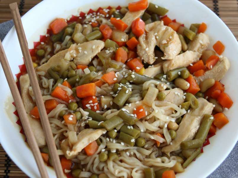 Noodles con pollo e verdure (express) - foto 2