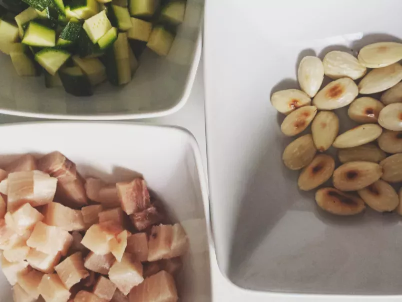 Orecchiette senza glutine con pesce spada, zucchine e granella di mandorle - foto 2