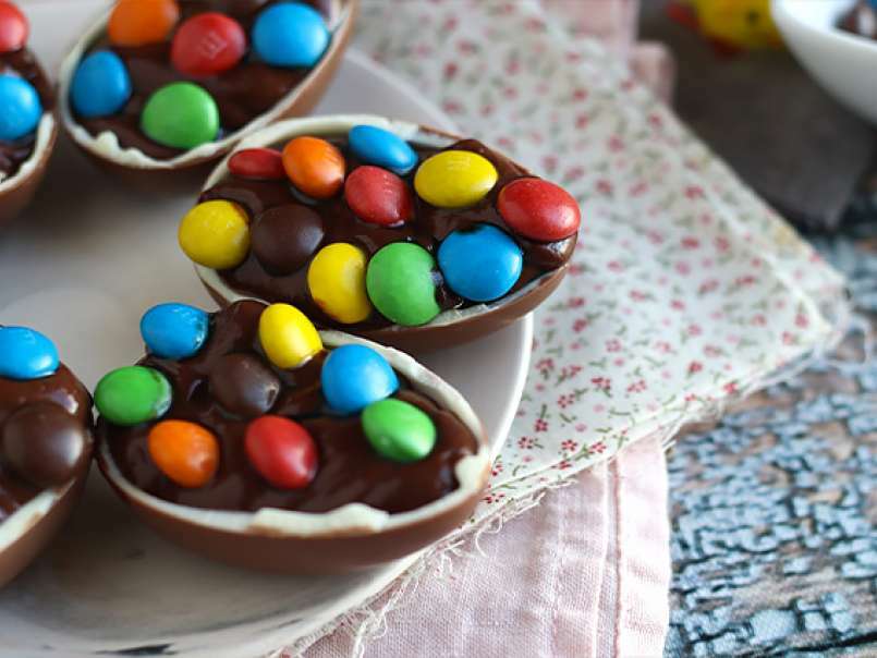 Ovetti di Pasqua ripieni con crema al cioccolato e m&m's - foto 2