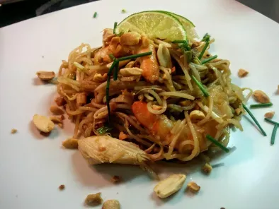 PAD THAI piatto thailandese a base di noodles di riso