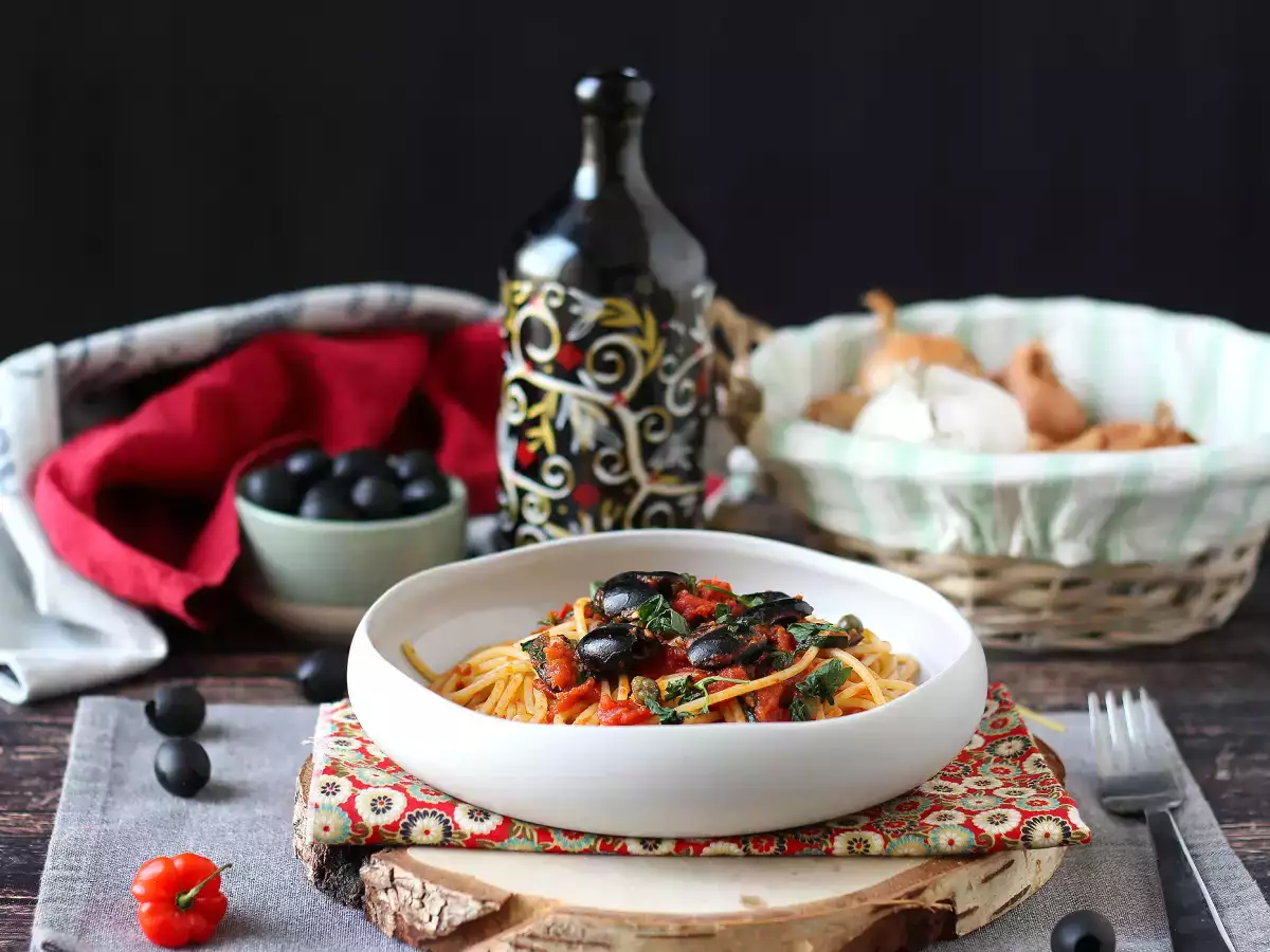 Pasta alla puttanesca, un primo piatto velocissimo e gustoso - foto 2