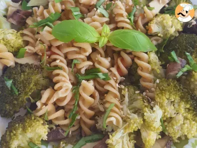 Pasta di legumi con broccoli, funghi e basilico - foto 2