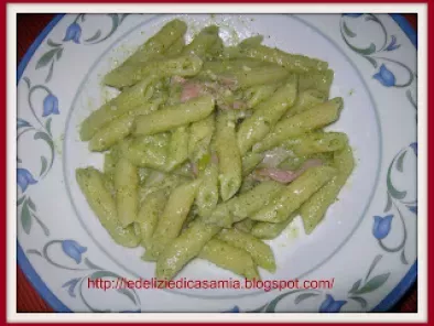 Pennette con crema di broccolo siciliano, pancetta e pate' di acciughe