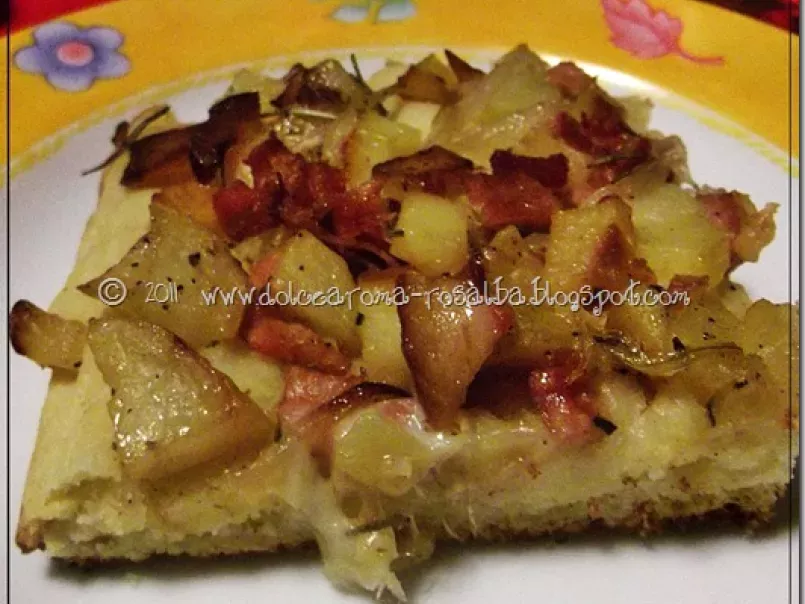 Pizza con patate, cipolle e pancetta - foto 2