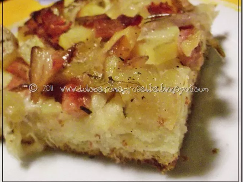 Pizza con patate, cipolle e pancetta - foto 3