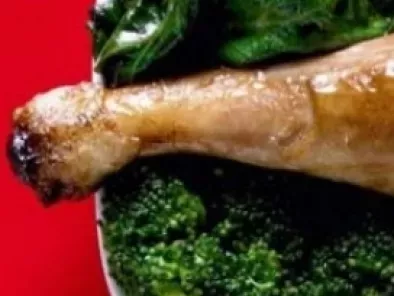 Pollo alla soia, con broccoli e spinaci