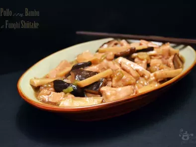 Pollo con bambu e funghi shiitake
