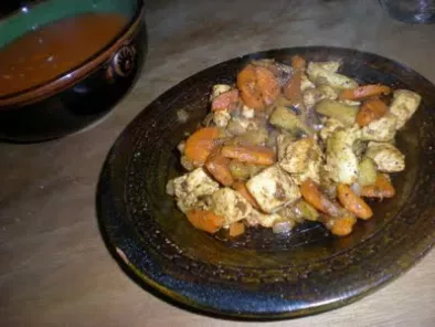 Pollo speziato, con mele, carote e curry.