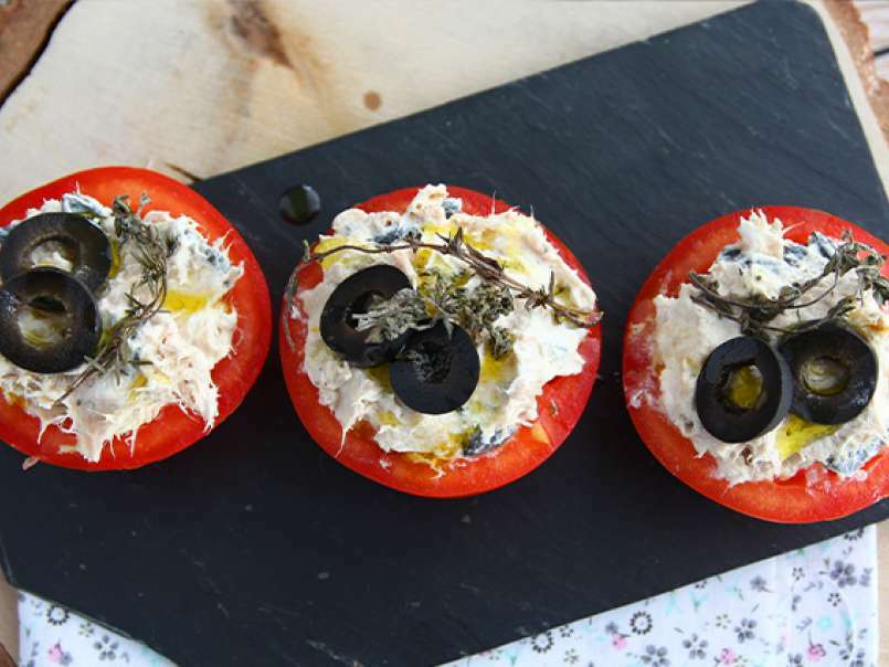 Pomodori ripieni con tonno, formaggio fresco e olive nere - foto 4